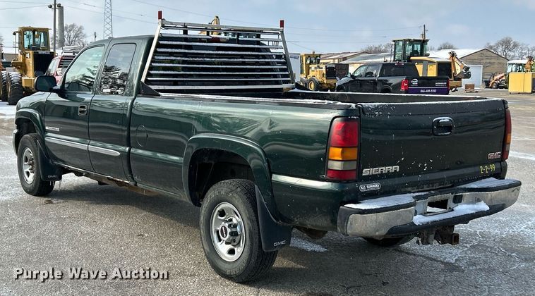 image for item EK2642 2006 GMC Sierra 2500HD Ext. Cab pickup truck