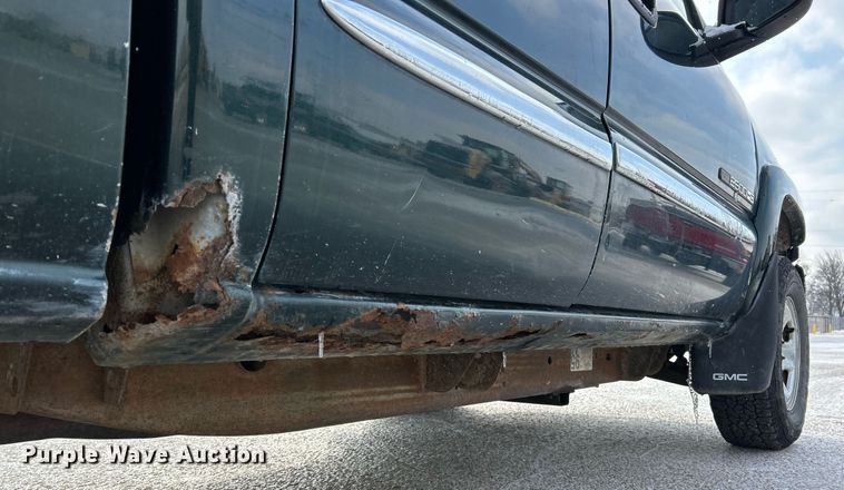 image for item EK2642 2006 GMC Sierra 2500HD Ext. Cab pickup truck