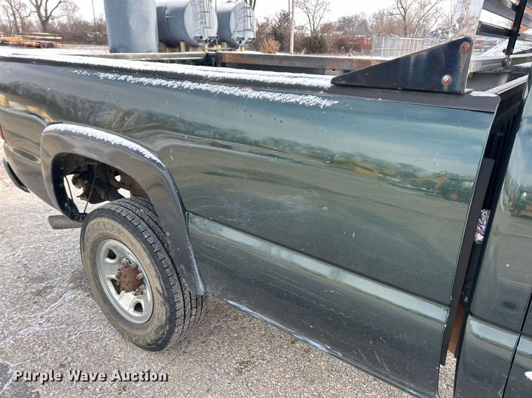 image for item EK2642 2006 GMC Sierra 2500HD Ext. Cab pickup truck