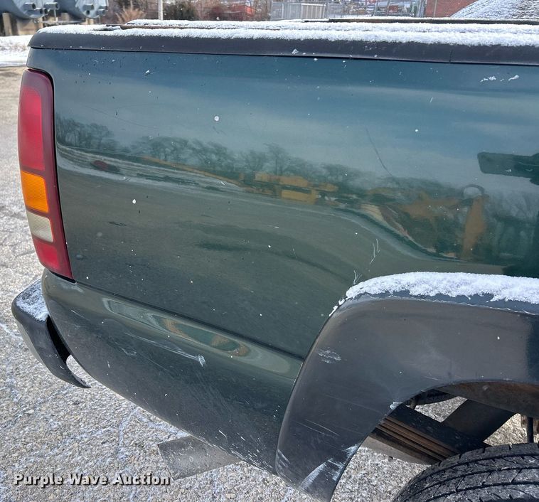 image for item EK2642 2006 GMC Sierra 2500HD Ext. Cab pickup truck