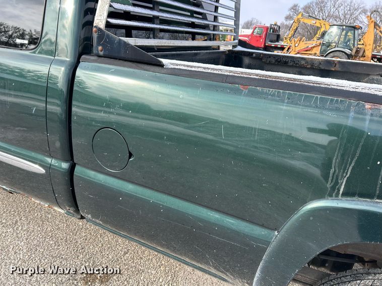 image for item EK2642 2006 GMC Sierra 2500HD Ext. Cab pickup truck