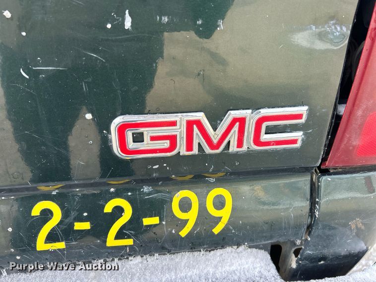 image for item EK2642 2006 GMC Sierra 2500HD Ext. Cab pickup truck