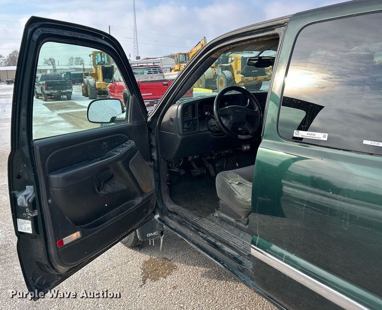 image for item EK2642 2006 GMC Sierra 2500HD Ext. Cab pickup truck