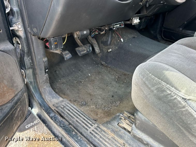 image for item EK2642 2006 GMC Sierra 2500HD Ext. Cab pickup truck