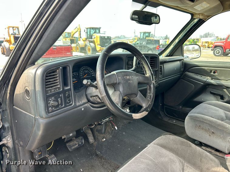 image for item EK2642 2006 GMC Sierra 2500HD Ext. Cab pickup truck