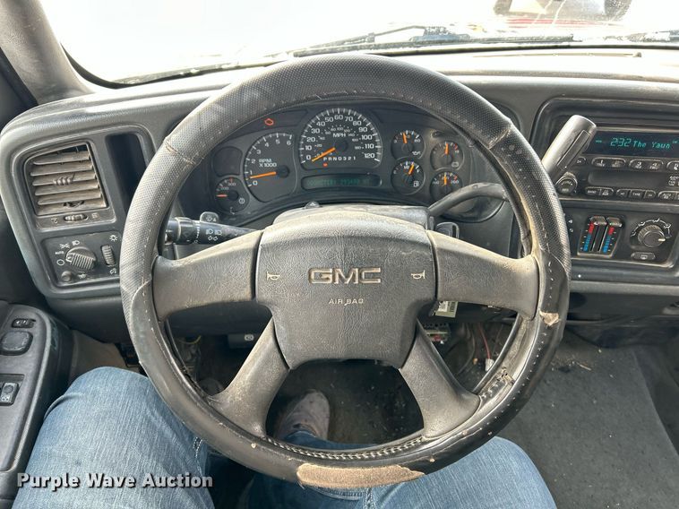 image for item EK2642 2006 GMC Sierra 2500HD Ext. Cab pickup truck