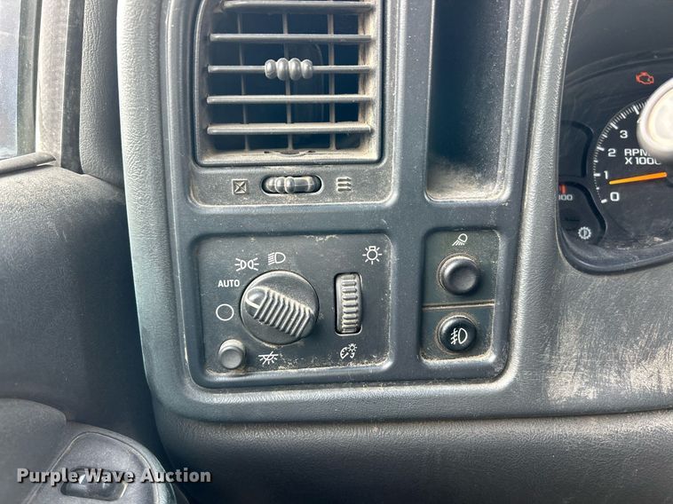 image for item EK2642 2006 GMC Sierra 2500HD Ext. Cab pickup truck