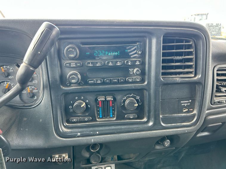 image for item EK2642 2006 GMC Sierra 2500HD Ext. Cab pickup truck