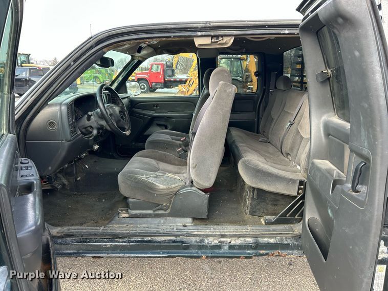 image for item EK2642 2006 GMC Sierra 2500HD Ext. Cab pickup truck