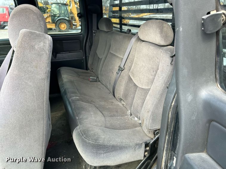 image for item EK2642 2006 GMC Sierra 2500HD Ext. Cab pickup truck