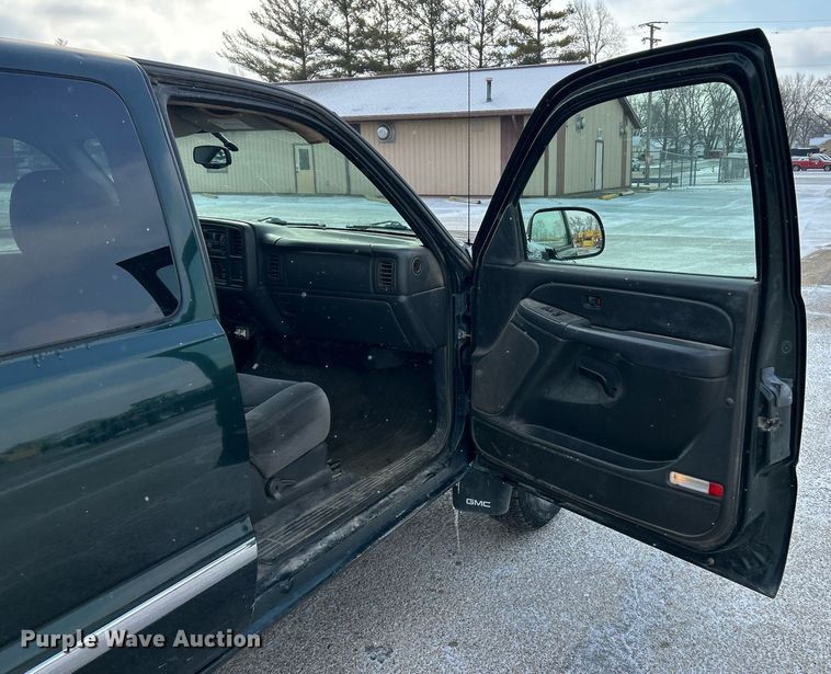 image for item EK2642 2006 GMC Sierra 2500HD Ext. Cab pickup truck