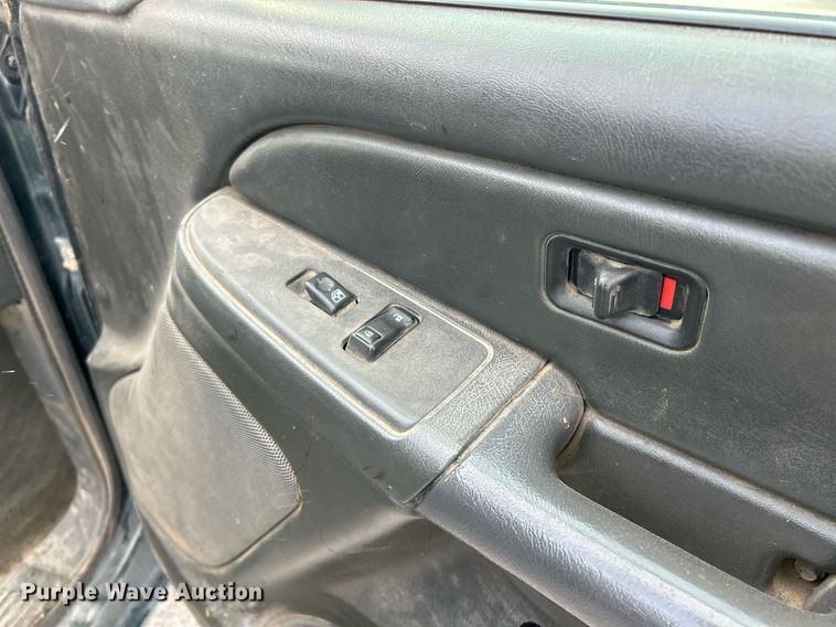 image for item EK2642 2006 GMC Sierra 2500HD Ext. Cab pickup truck