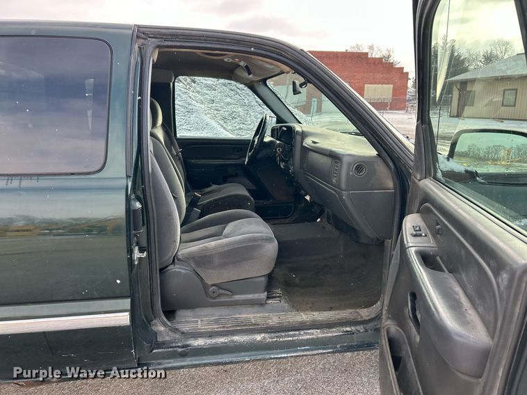 image for item EK2642 2006 GMC Sierra 2500HD Ext. Cab pickup truck