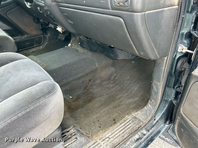 image for item EK2642 2006 GMC Sierra 2500HD Ext. Cab pickup truck