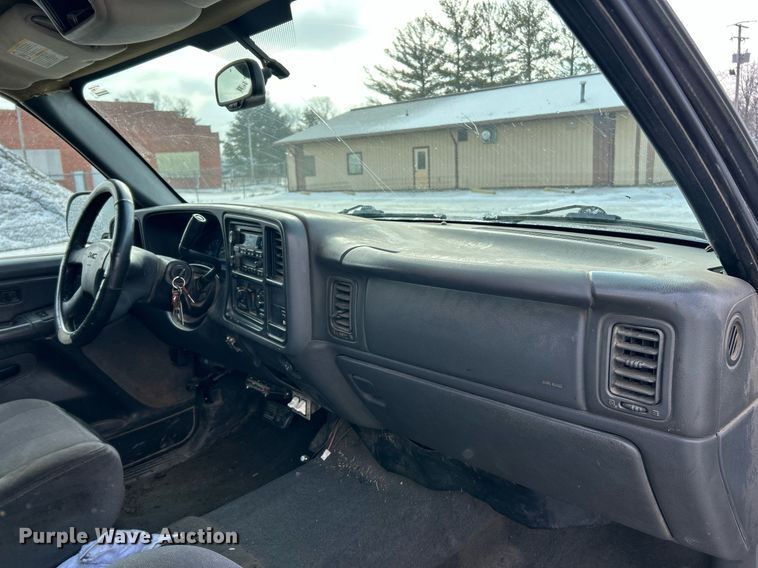 image for item EK2642 2006 GMC Sierra 2500HD Ext. Cab pickup truck