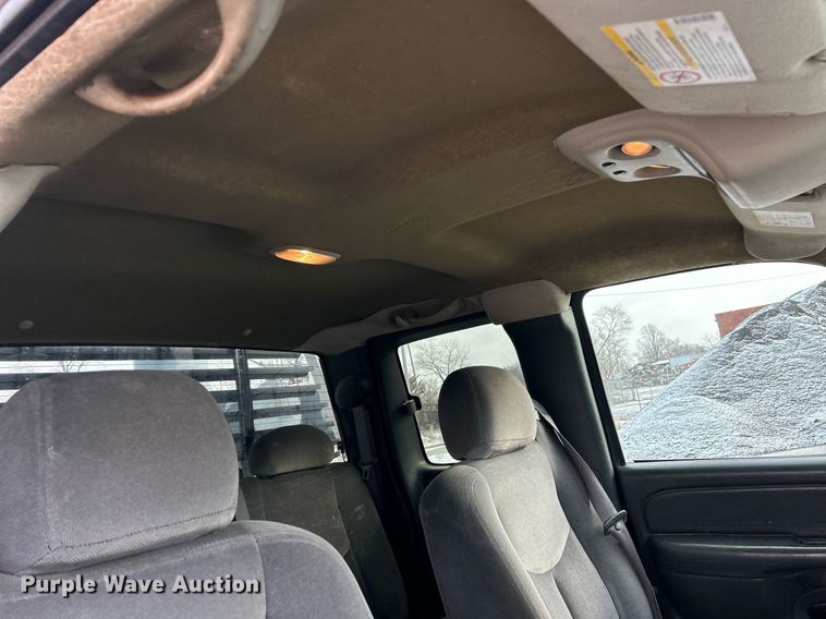 image for item EK2642 2006 GMC Sierra 2500HD Ext. Cab pickup truck