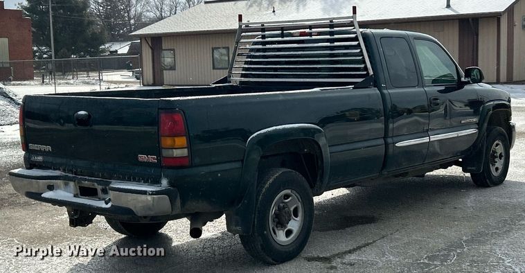 image for item EK2643 2006 GMC Sierra 2500HD Ext. Cab pickup truck