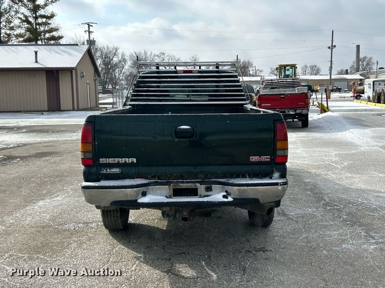 image for item EK2643 2006 GMC Sierra 2500HD Ext. Cab pickup truck