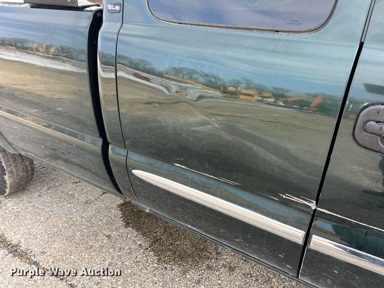 image for item EK2643 2006 GMC Sierra 2500HD Ext. Cab pickup truck