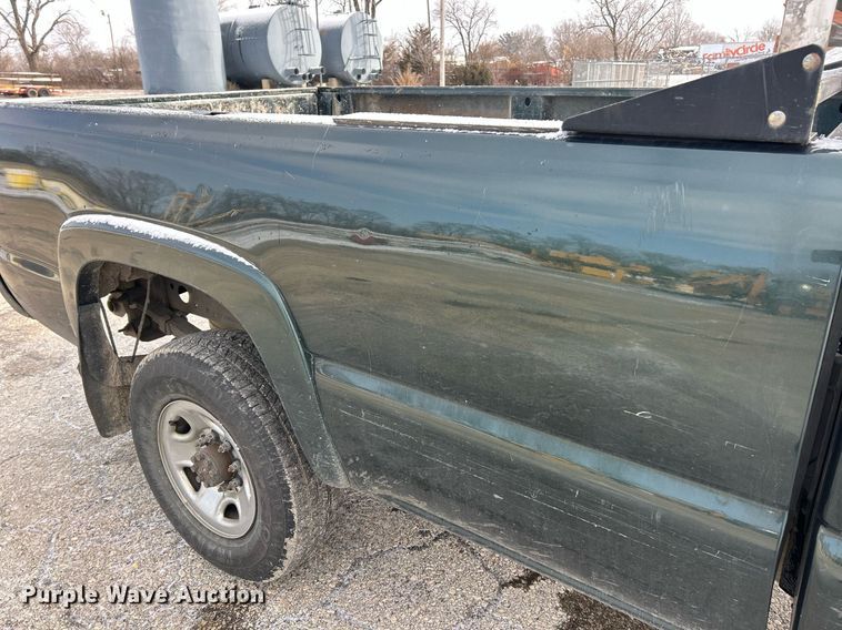 image for item EK2643 2006 GMC Sierra 2500HD Ext. Cab pickup truck