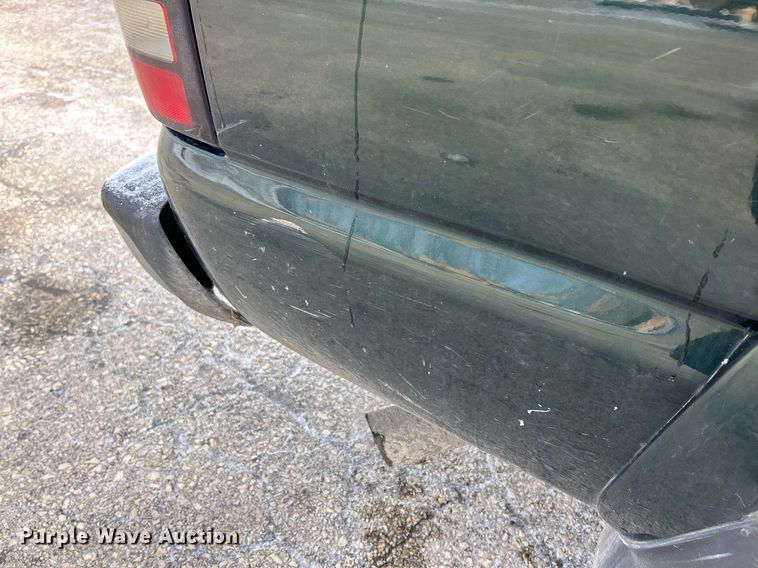 image for item EK2643 2006 GMC Sierra 2500HD Ext. Cab pickup truck