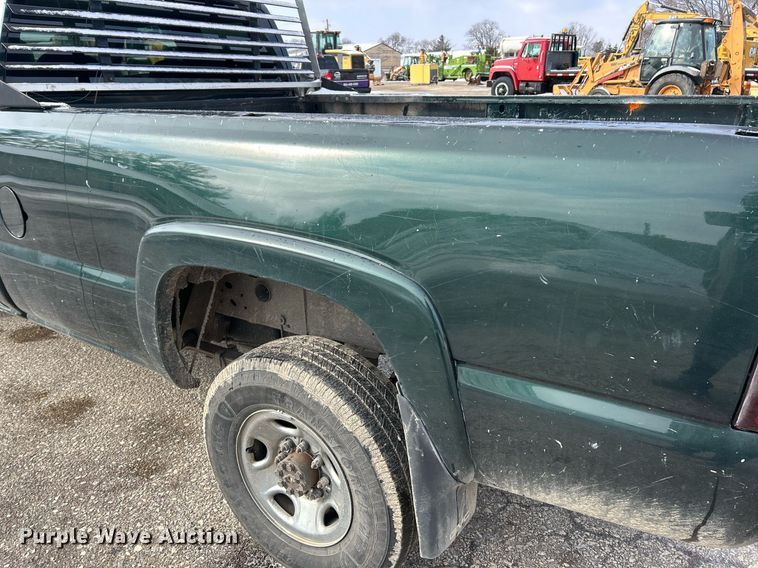 image for item EK2643 2006 GMC Sierra 2500HD Ext. Cab pickup truck