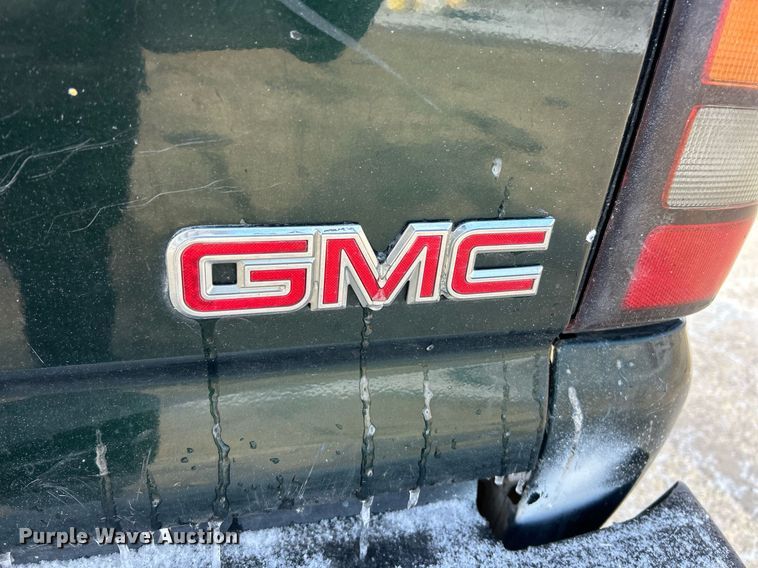 image for item EK2643 2006 GMC Sierra 2500HD Ext. Cab pickup truck