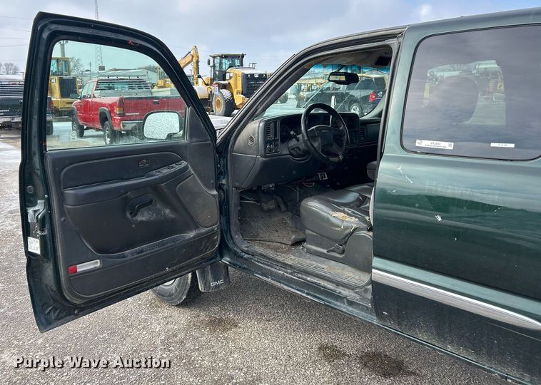 image for item EK2643 2006 GMC Sierra 2500HD Ext. Cab pickup truck