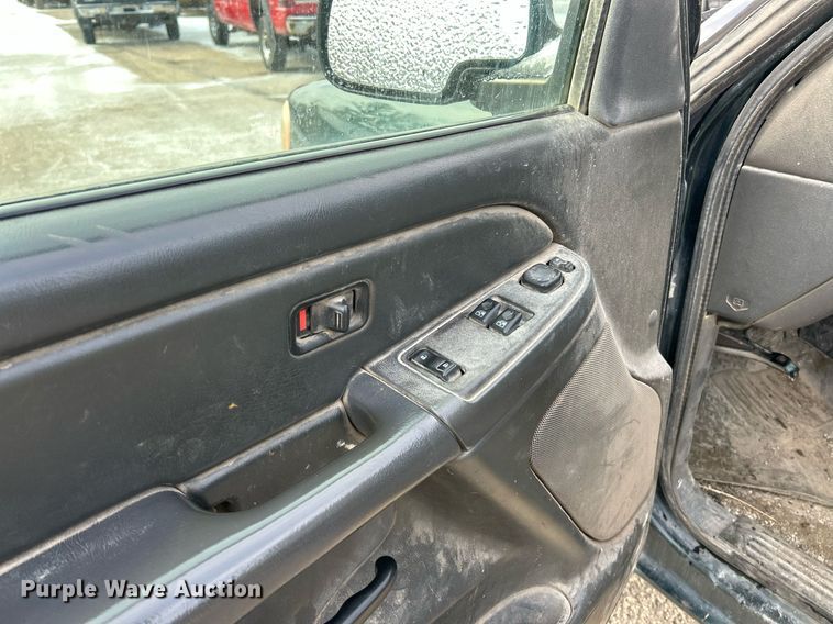 image for item EK2643 2006 GMC Sierra 2500HD Ext. Cab pickup truck