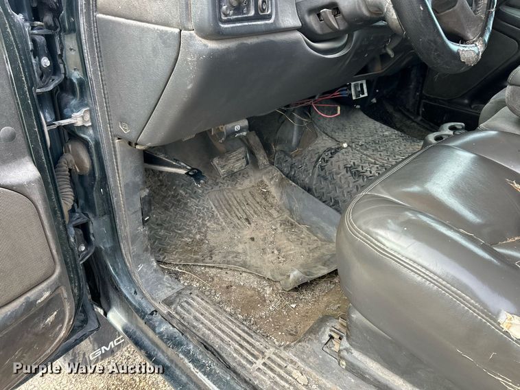 image for item EK2643 2006 GMC Sierra 2500HD Ext. Cab pickup truck