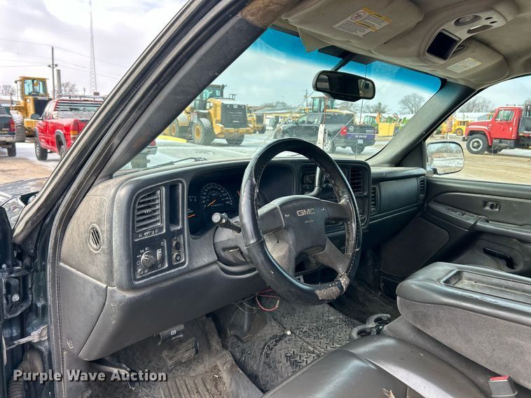 image for item EK2643 2006 GMC Sierra 2500HD Ext. Cab pickup truck