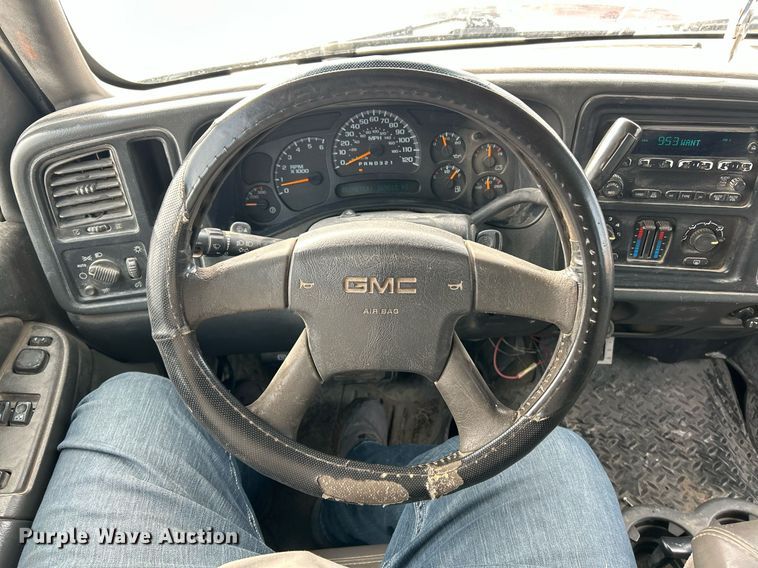 image for item EK2643 2006 GMC Sierra 2500HD Ext. Cab pickup truck