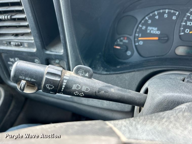 image for item EK2643 2006 GMC Sierra 2500HD Ext. Cab pickup truck