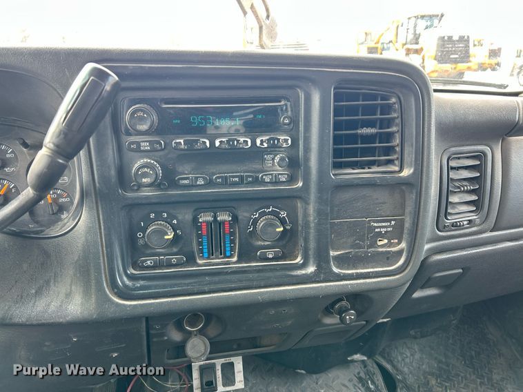 image for item EK2643 2006 GMC Sierra 2500HD Ext. Cab pickup truck