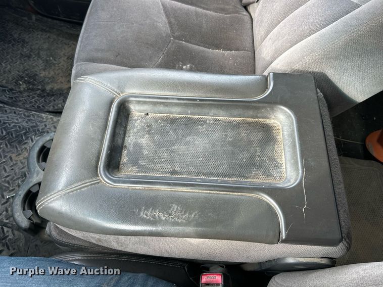 image for item EK2643 2006 GMC Sierra 2500HD Ext. Cab pickup truck