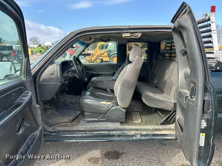 image for item EK2643 2006 GMC Sierra 2500HD Ext. Cab pickup truck