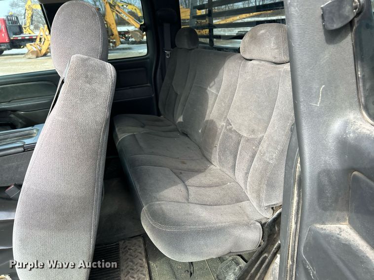 image for item EK2643 2006 GMC Sierra 2500HD Ext. Cab pickup truck