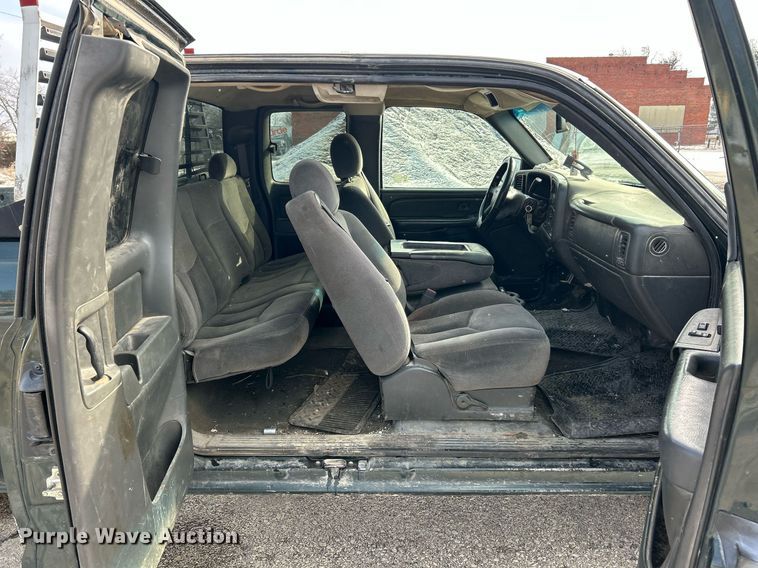 image for item EK2643 2006 GMC Sierra 2500HD Ext. Cab pickup truck