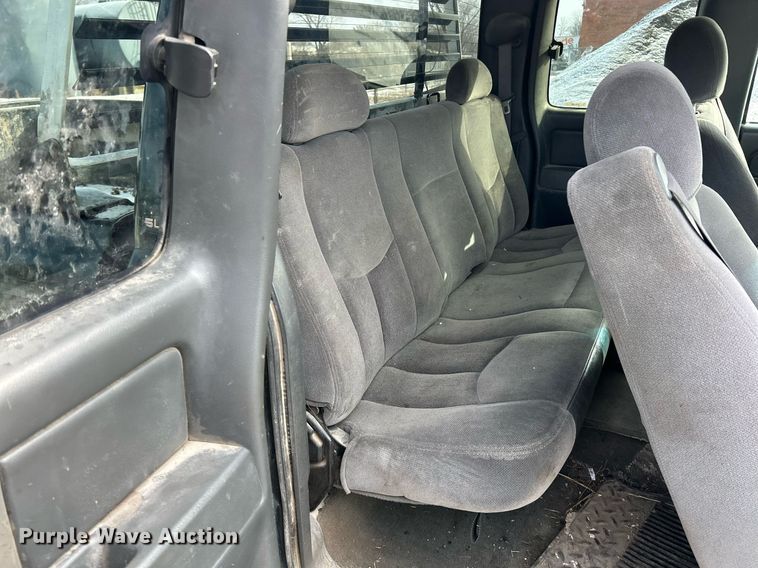 image for item EK2643 2006 GMC Sierra 2500HD Ext. Cab pickup truck