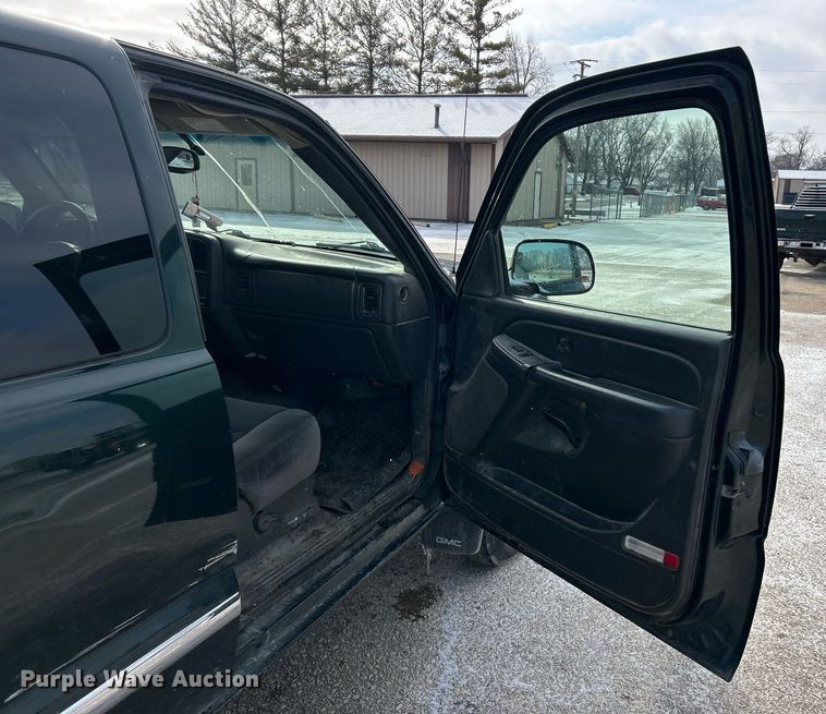 image for item EK2643 2006 GMC Sierra 2500HD Ext. Cab pickup truck