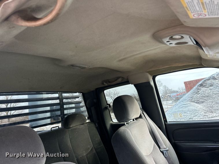 image for item EK2643 2006 GMC Sierra 2500HD Ext. Cab pickup truck