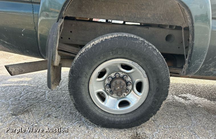 image for item EK2643 2006 GMC Sierra 2500HD Ext. Cab pickup truck