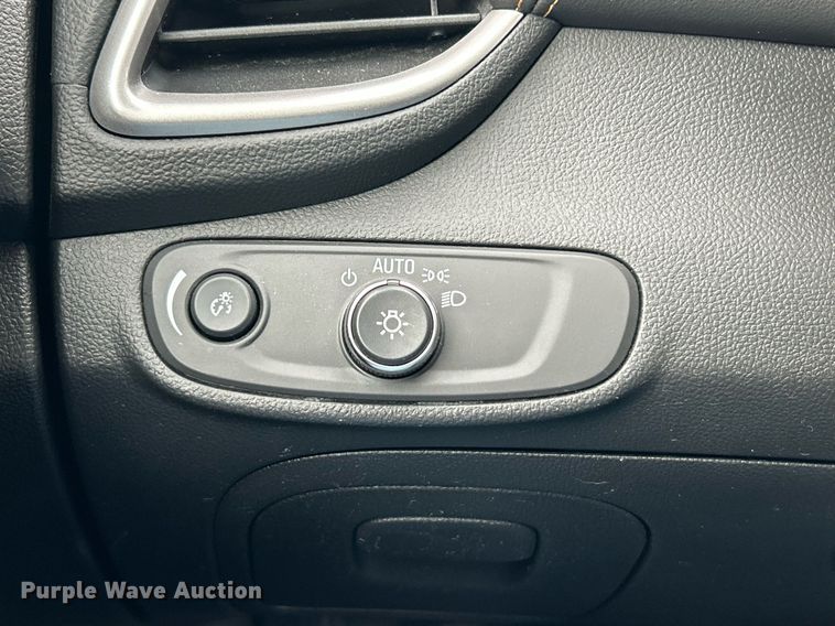 image for item EK2671 2021 Chevrolet Trax SUV