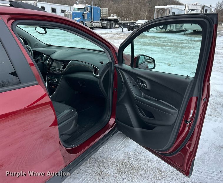 image for item EK2671 2021 Chevrolet Trax SUV