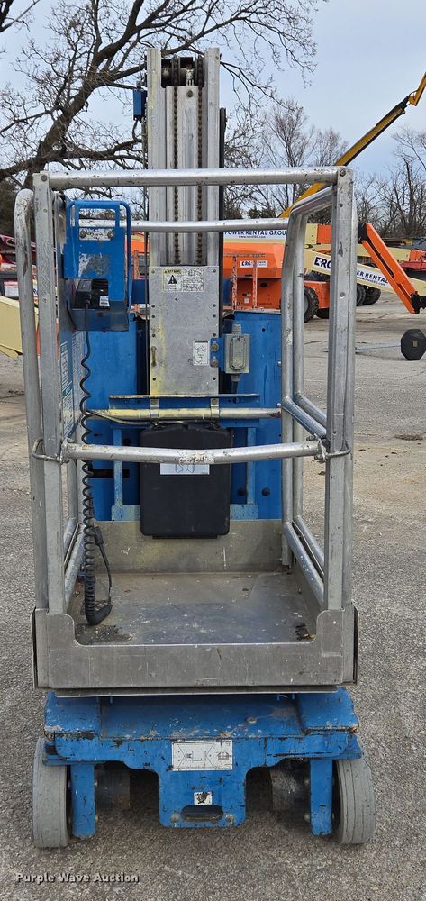 image for item EM6001 2014 Genie GR-20 vertical lift