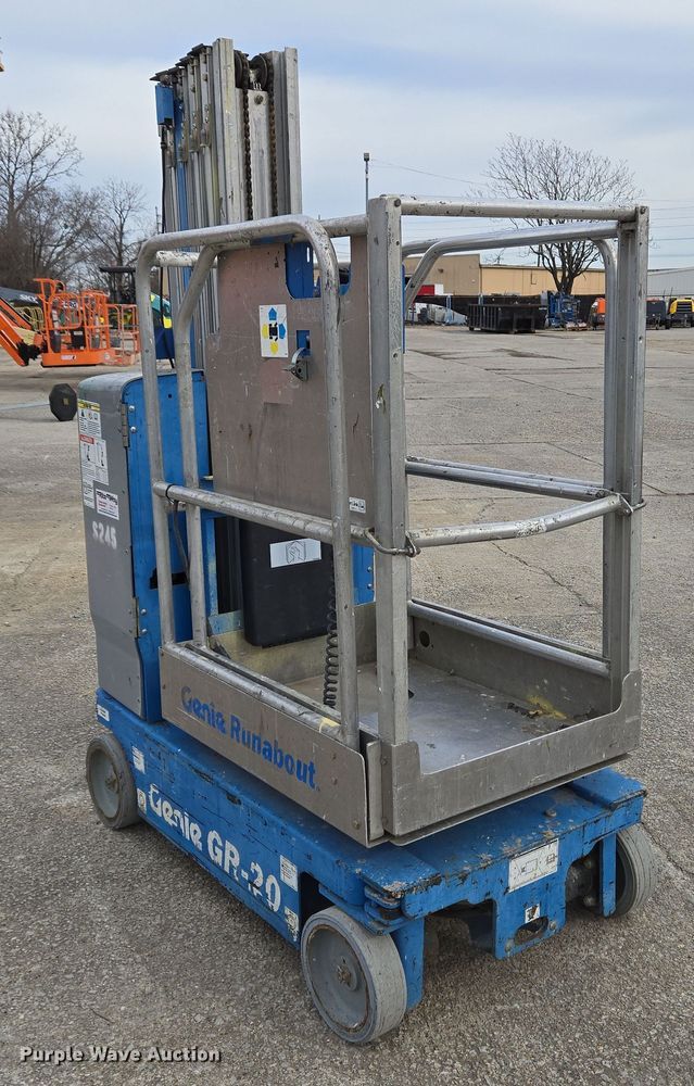 image for item EM6001 2014 Genie GR-20 vertical lift