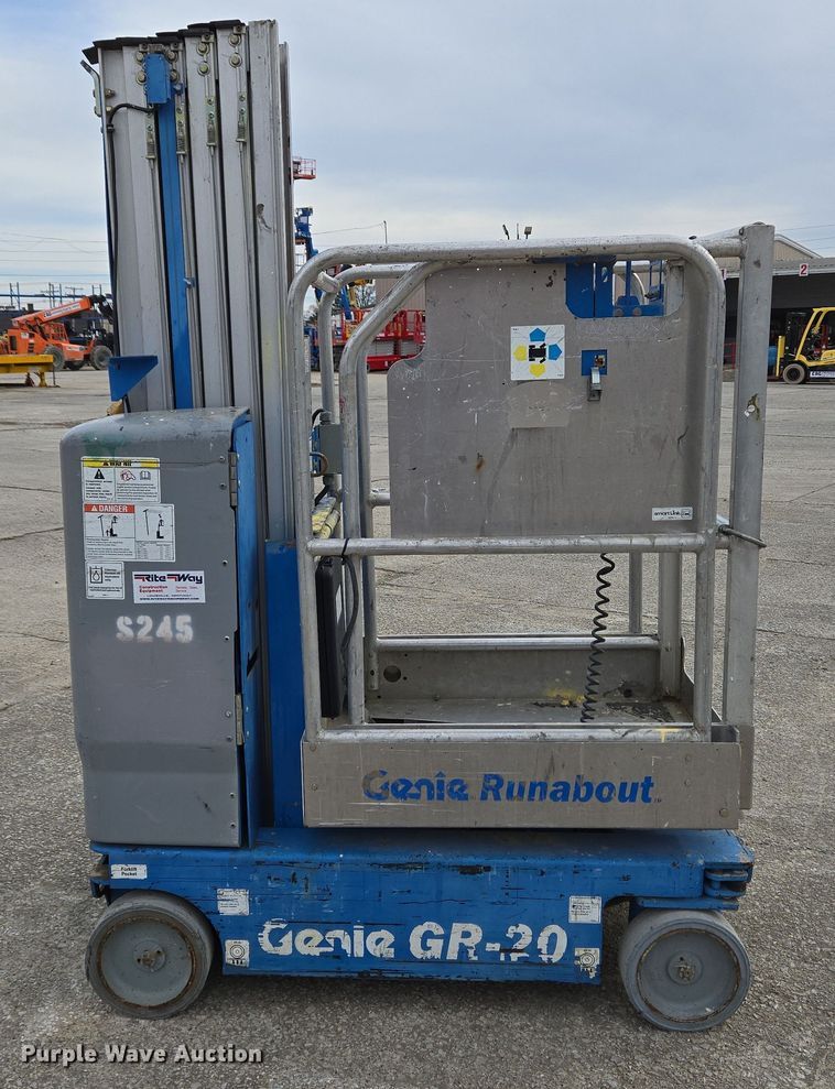 image for item EM6001 2014 Genie GR-20 vertical lift