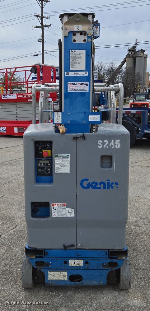 image for item EM6001 2014 Genie GR-20 vertical lift