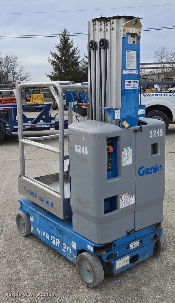 image for item EM6001 2014 Genie GR-20 vertical lift