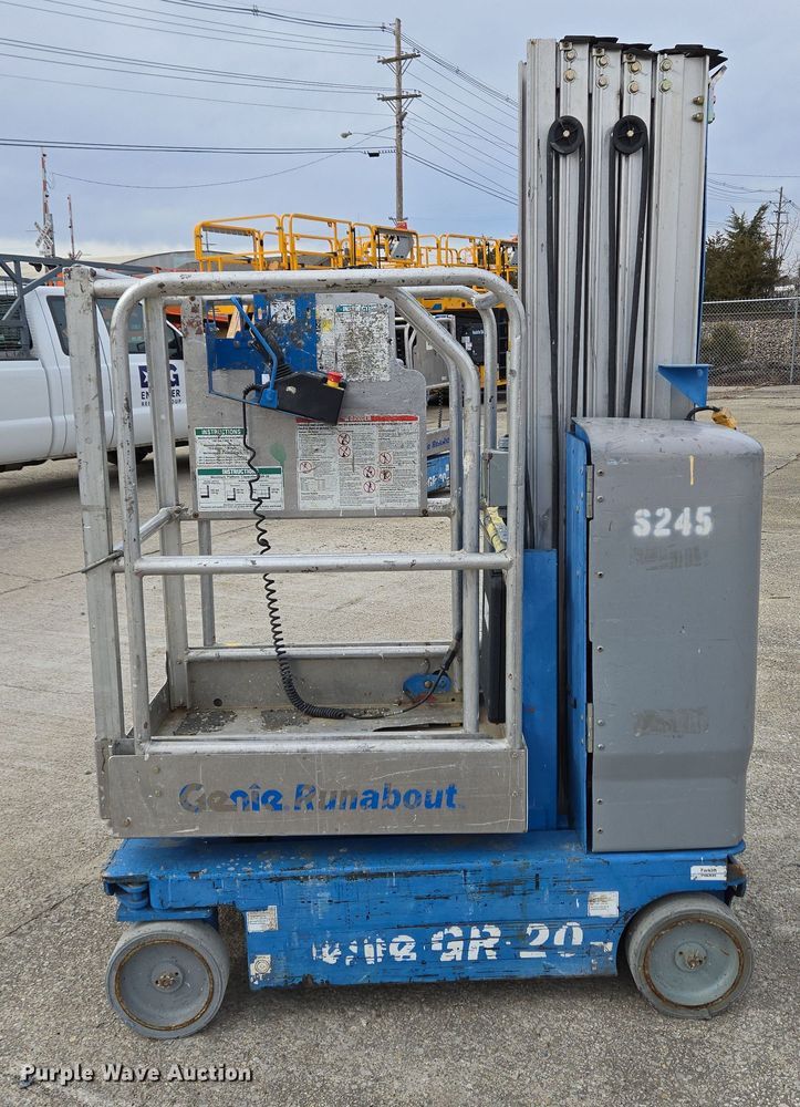 image for item EM6001 2014 Genie GR-20 vertical lift